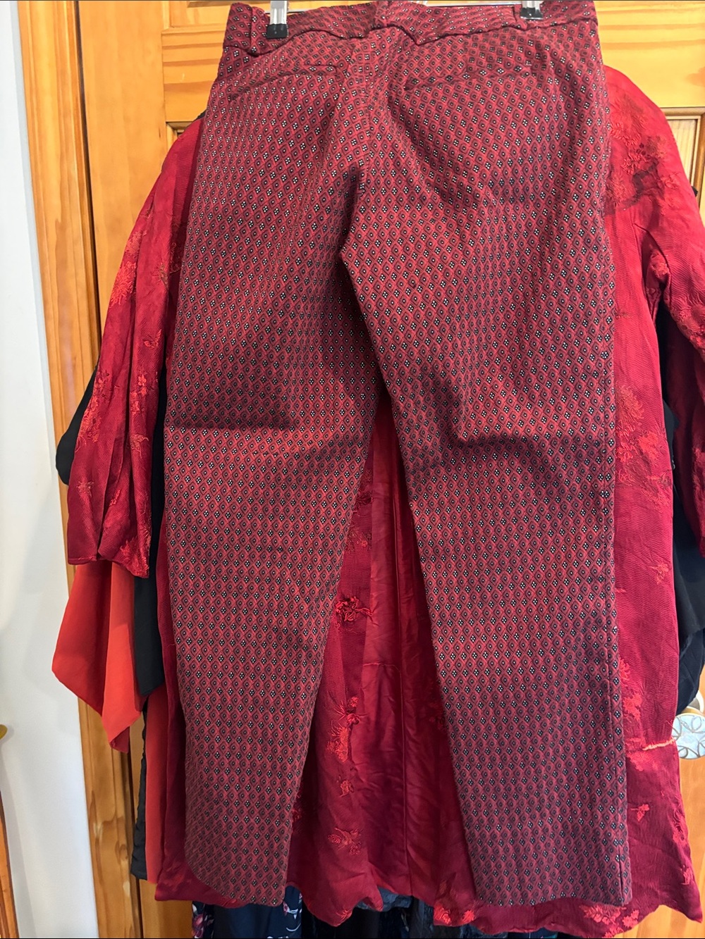 Ann Taylor Red Patterned Ankle Cropped Pants - Picture 5 of 10